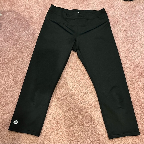Athleta Pants - Athleta Capri Leggings size M